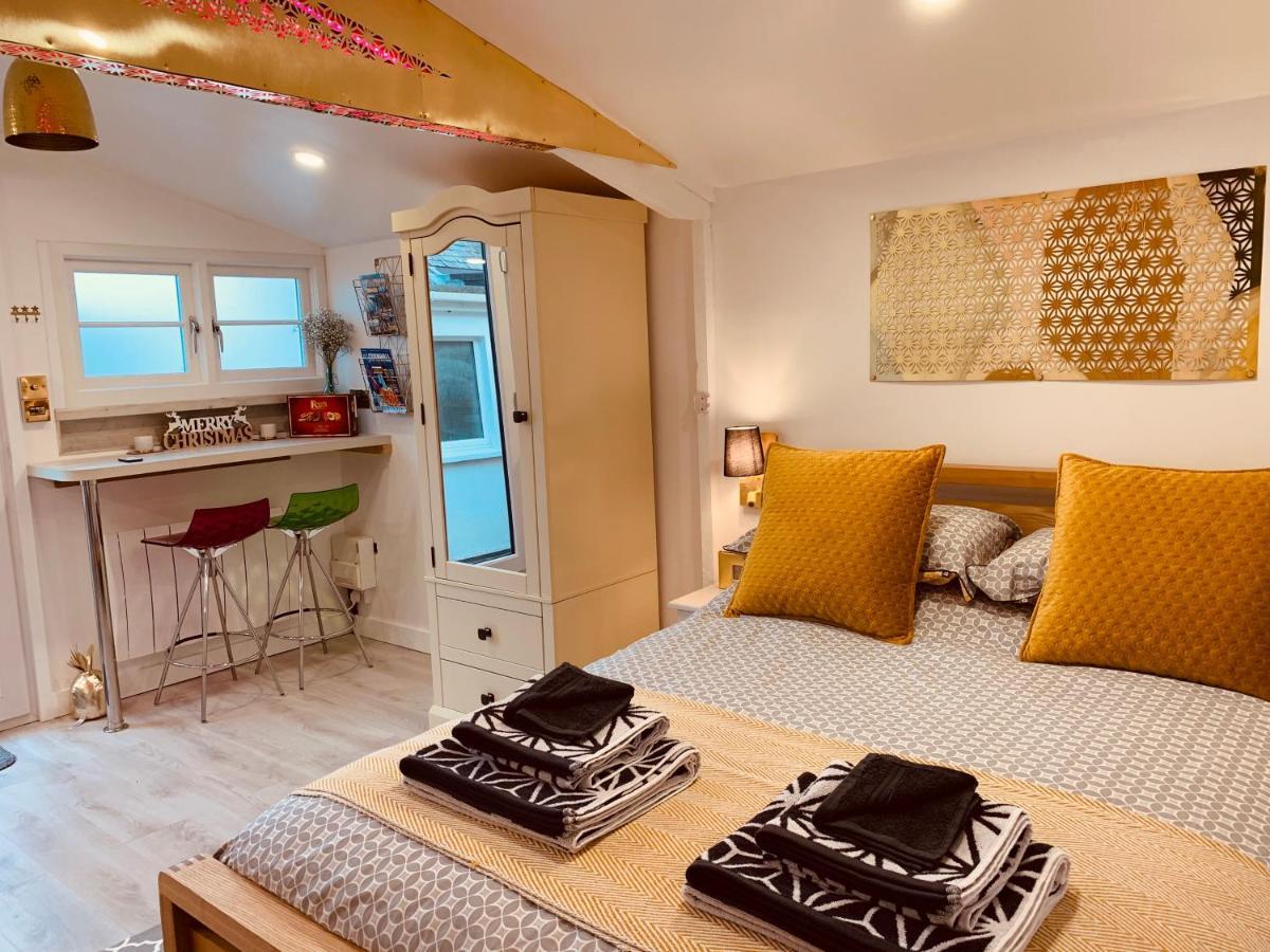 Shine Chalet - Unique & Comfortable Accommodation เรดรูธ ภายนอก รูปภาพ